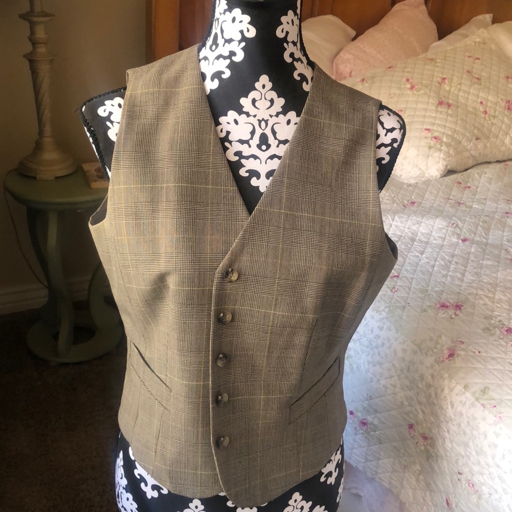 TAHARI 3 piece suit